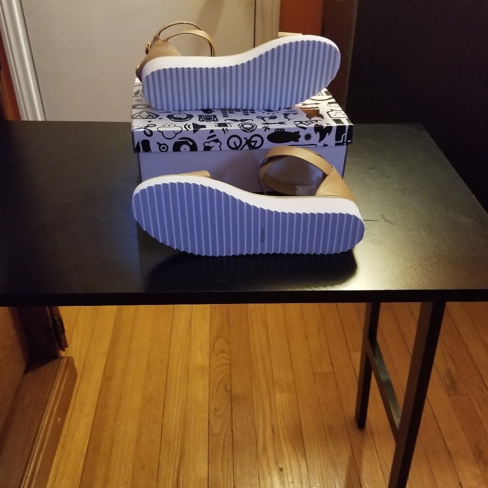 Shoes - Picture 2 of 5